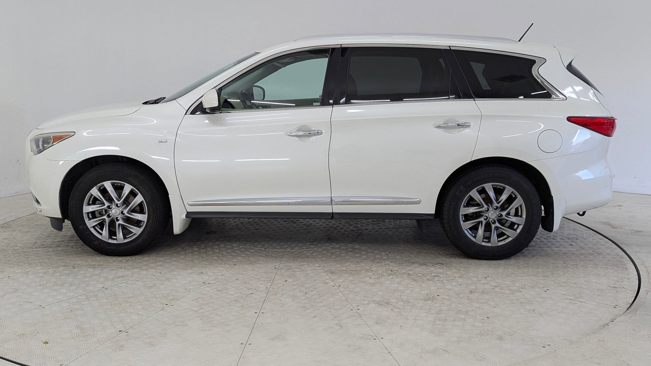 Used 2015 INFINITI QX60 FWD w/ Premium Plus Package image 2