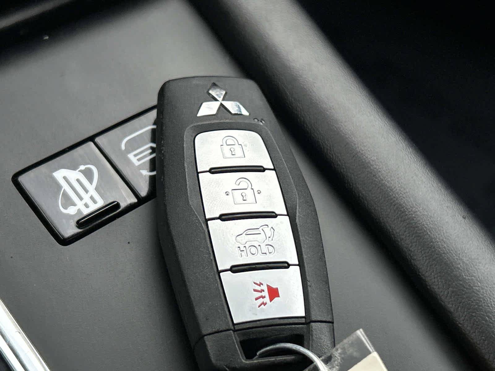 Used 2023 Mitsubishi Outlander SE AWD/4WD image 40