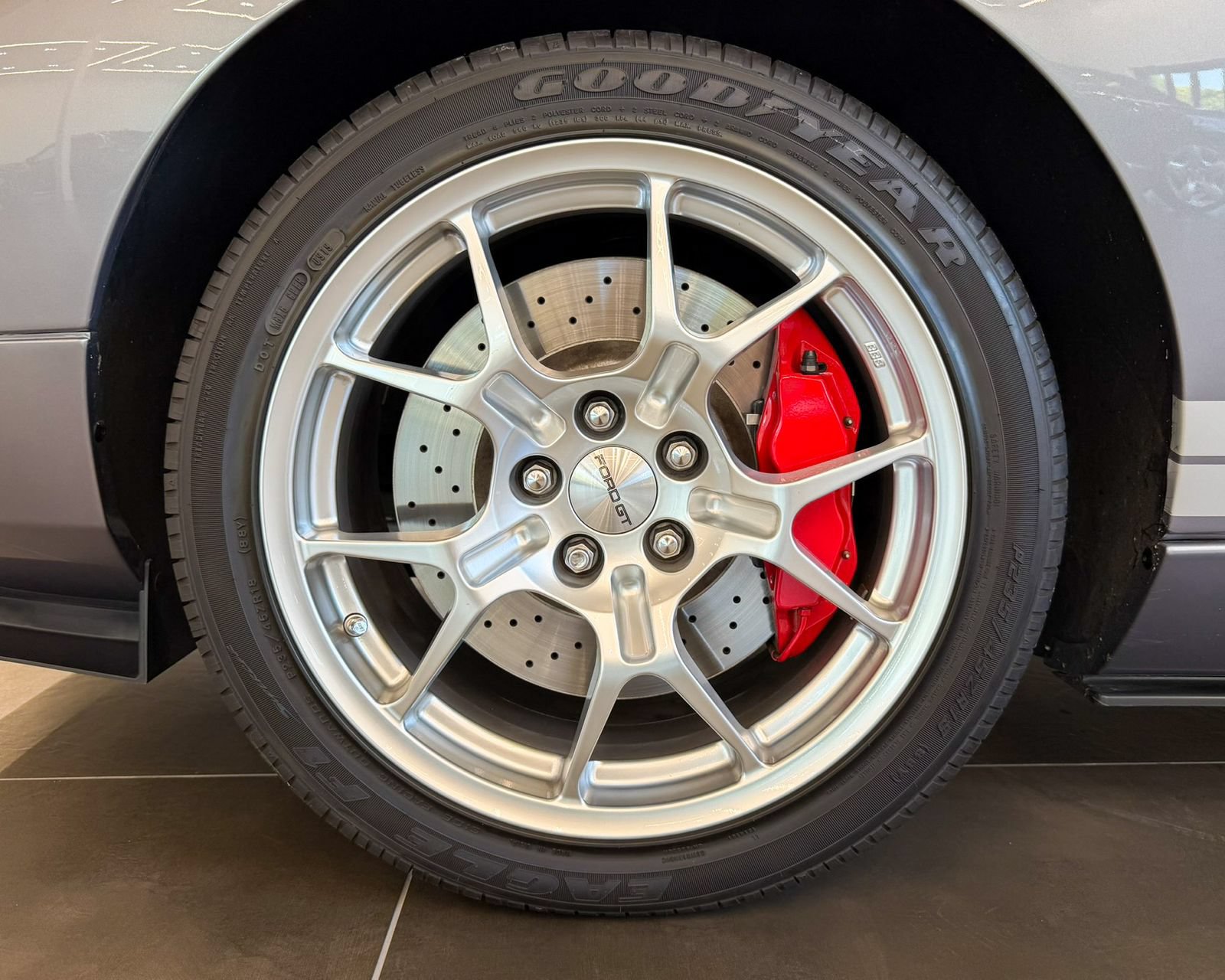 Used 2006 Ford GT RWD image 57