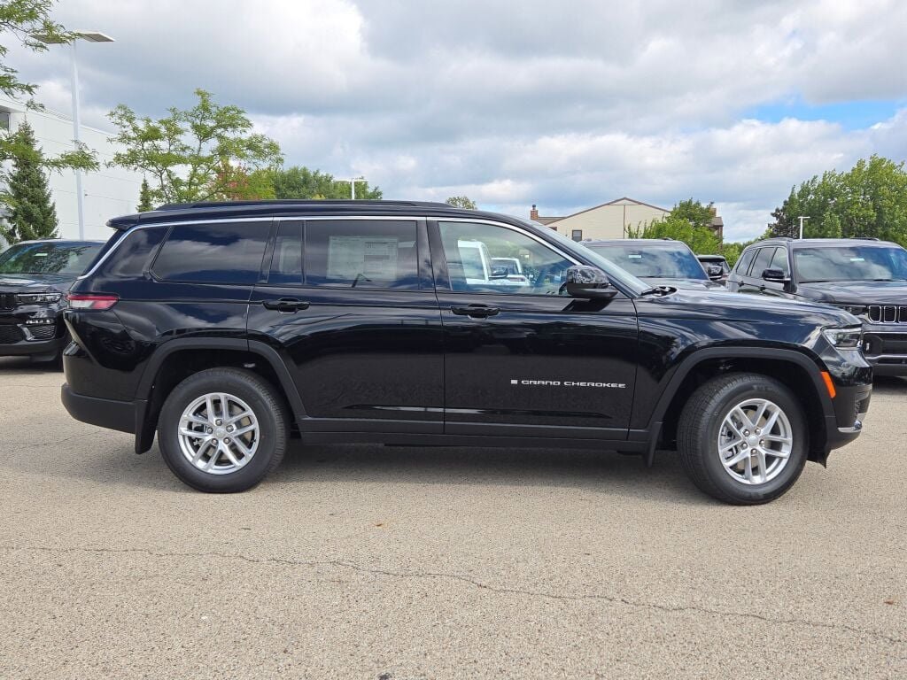New 2025 Jeep Grand Cherokee L Laredo w/ Trailer Tow Package image 6