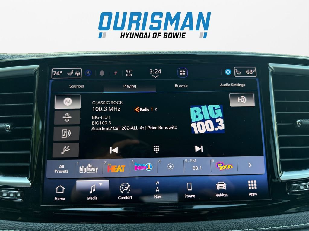 Used 2023 Chrysler Pacifica Limited image 17