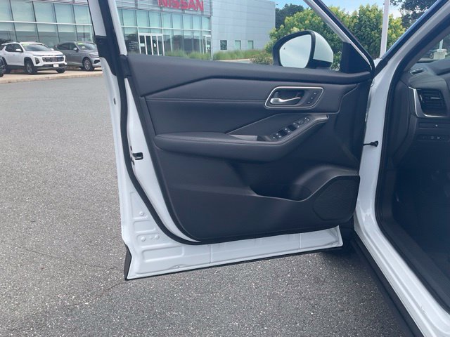 New 2026 Nissan Rogue Platinum AWD/4WD image 11