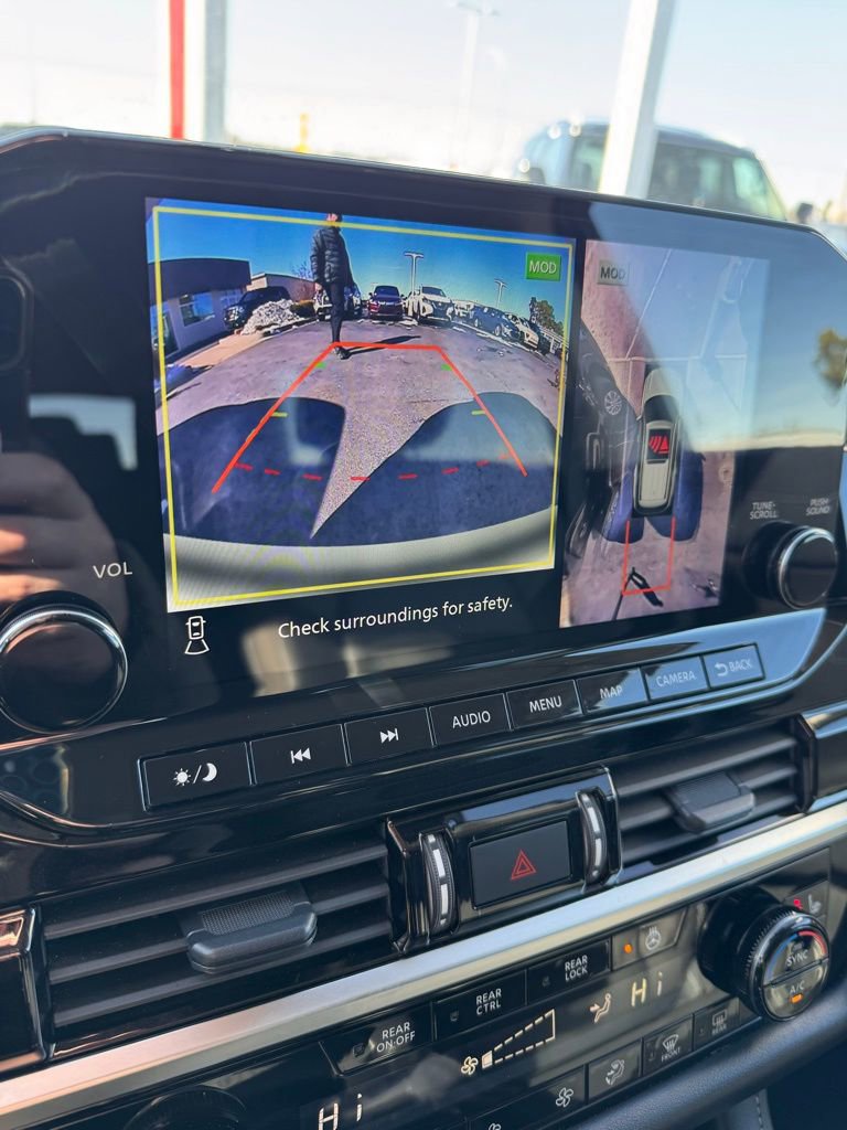 Used 2025 Nissan Pathfinder SL image 22