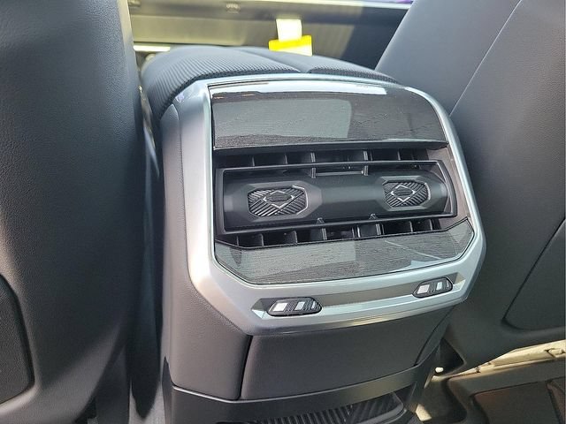 New 2026 BMW i7 xDrive60 w/ Executive Package AWD/4WD image 14