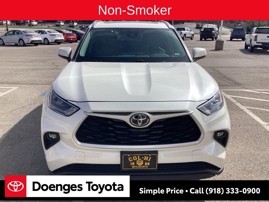 Used 2020 Toyota Highlander XLE image 2