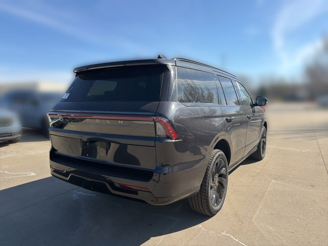 New 2026 Lincoln Navigator Reserve w/ Jet Appearance Package AWD/4WD image 6