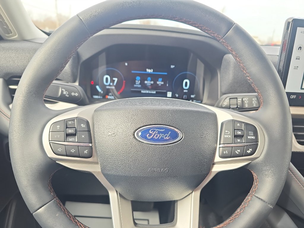 Used 2025 Ford Explorer Active AWD/4WD image 14