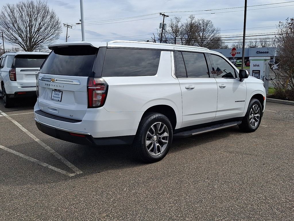 Used 2023 Chevrolet Suburban LT w/ Luxury Package image 9