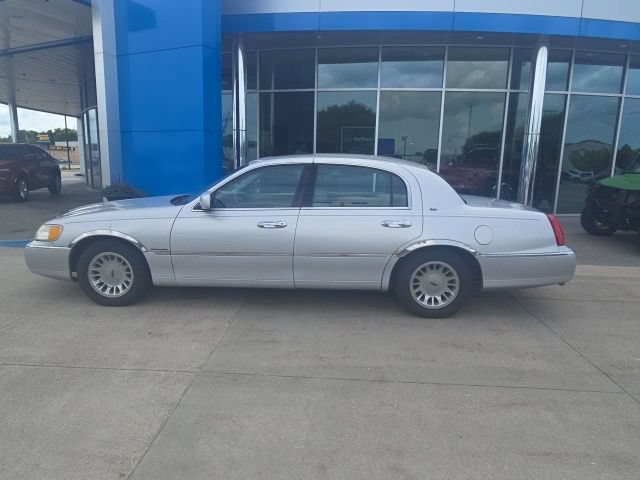 Used 1999 Lincoln Town Car Cartier RWD image 8