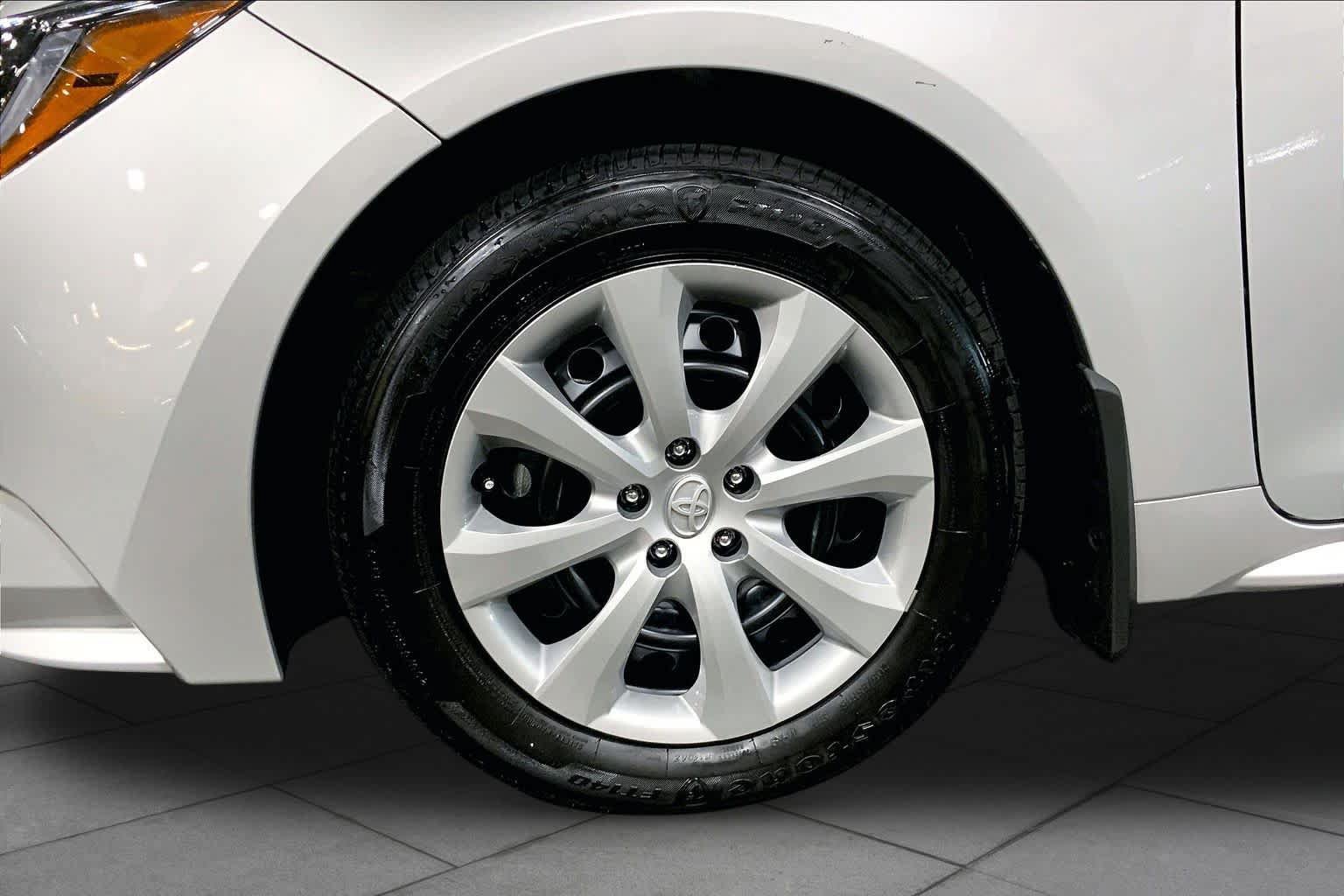 Used 2026 Toyota Corolla LE FWD image 11