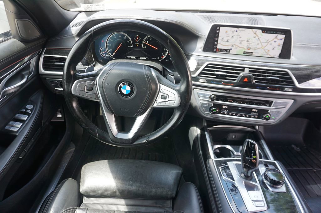 Used 2018 BMW 750i w/ Executive Package RWD image 5