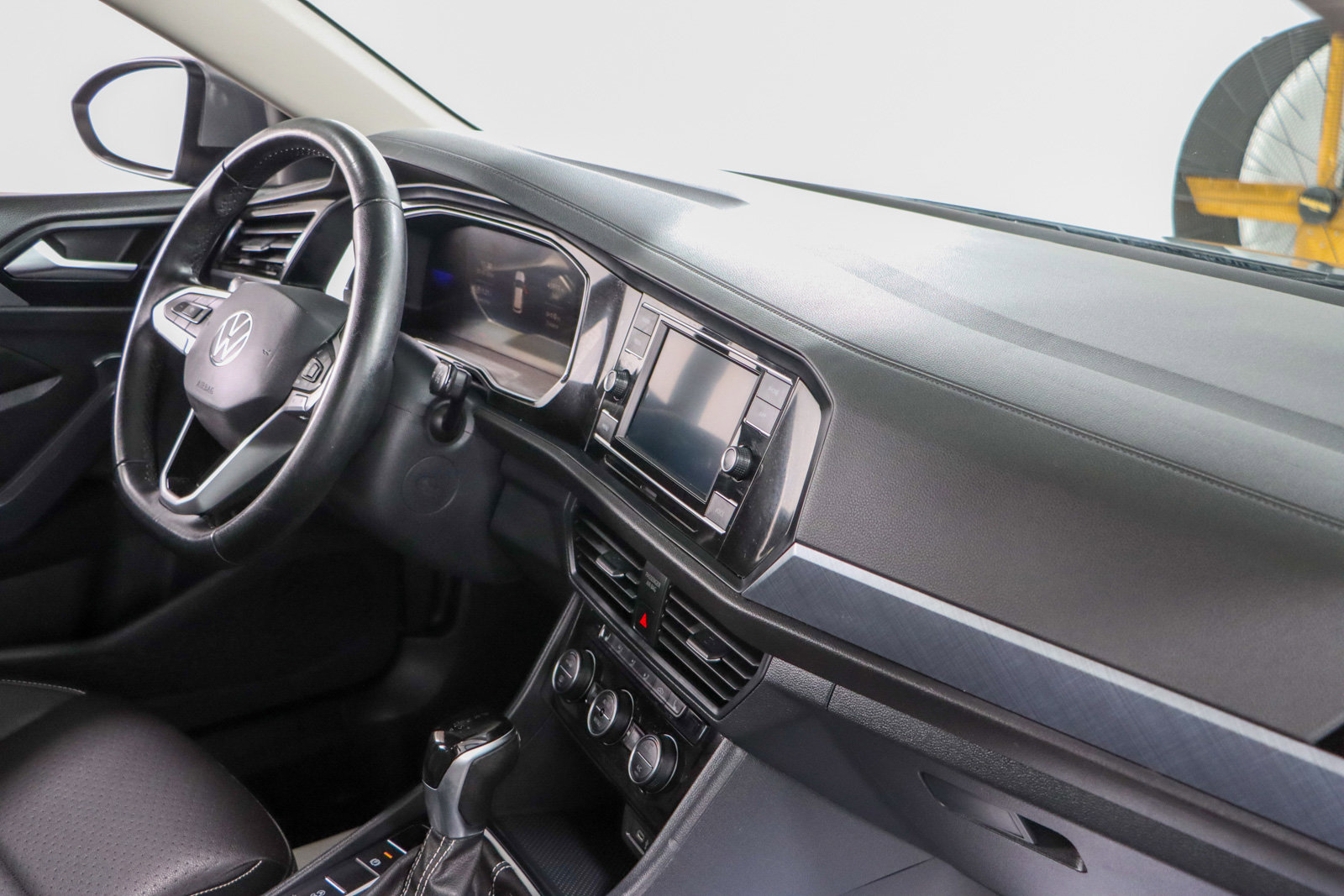 Used 2024 Volkswagen Jetta SE image 25