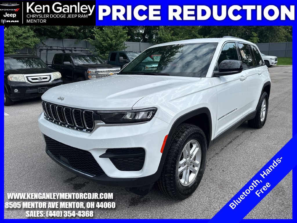 Used 2025 Jeep Grand Cherokee Laredo AWD/4WD image 3