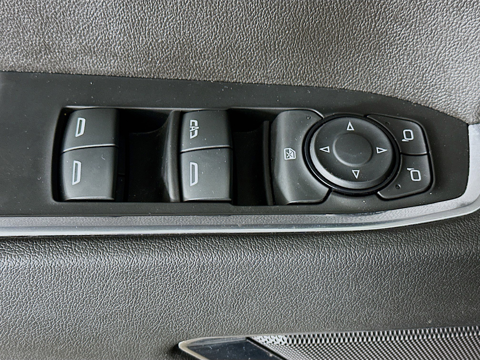 Used 2024 Chevrolet Silverado 1500 LT image 15