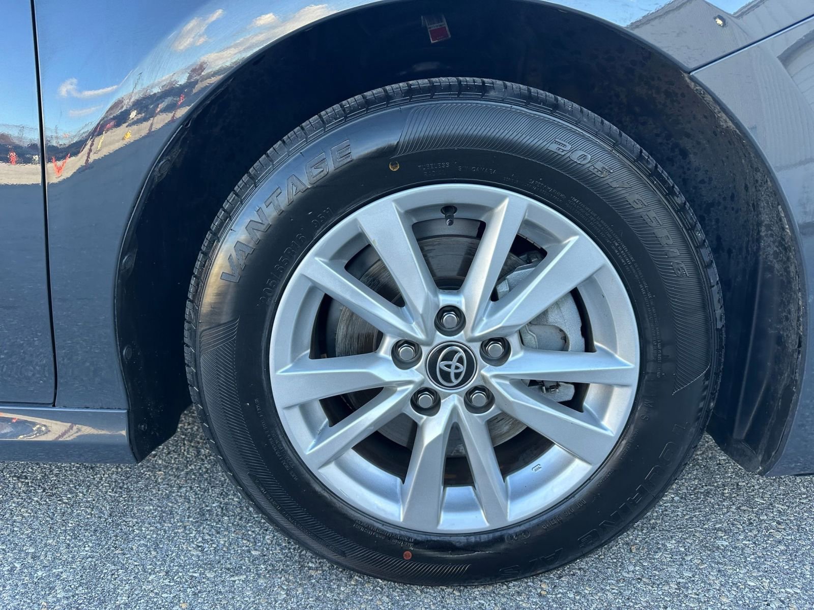 Used 2025 Toyota Camry LE image 29