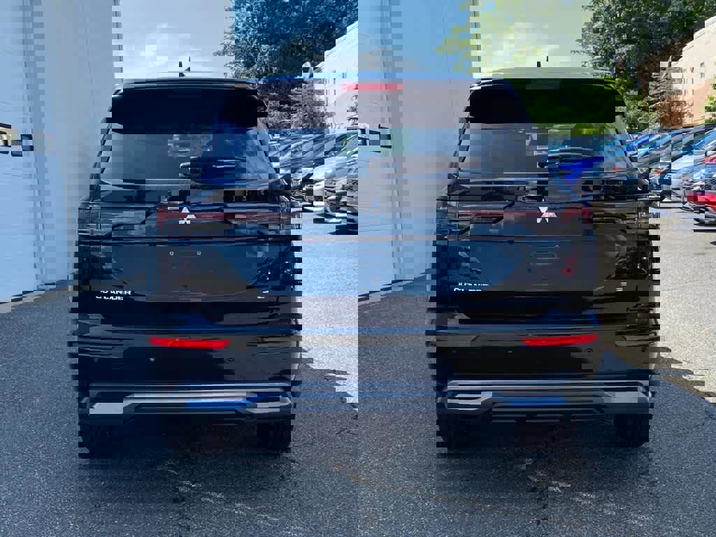 New 2025 Mitsubishi Outlander SE image 4