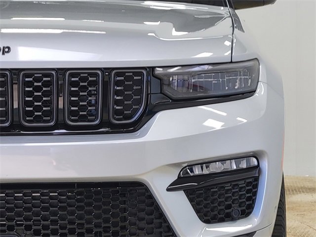 New 2025 Jeep Grand Cherokee Summit image 11