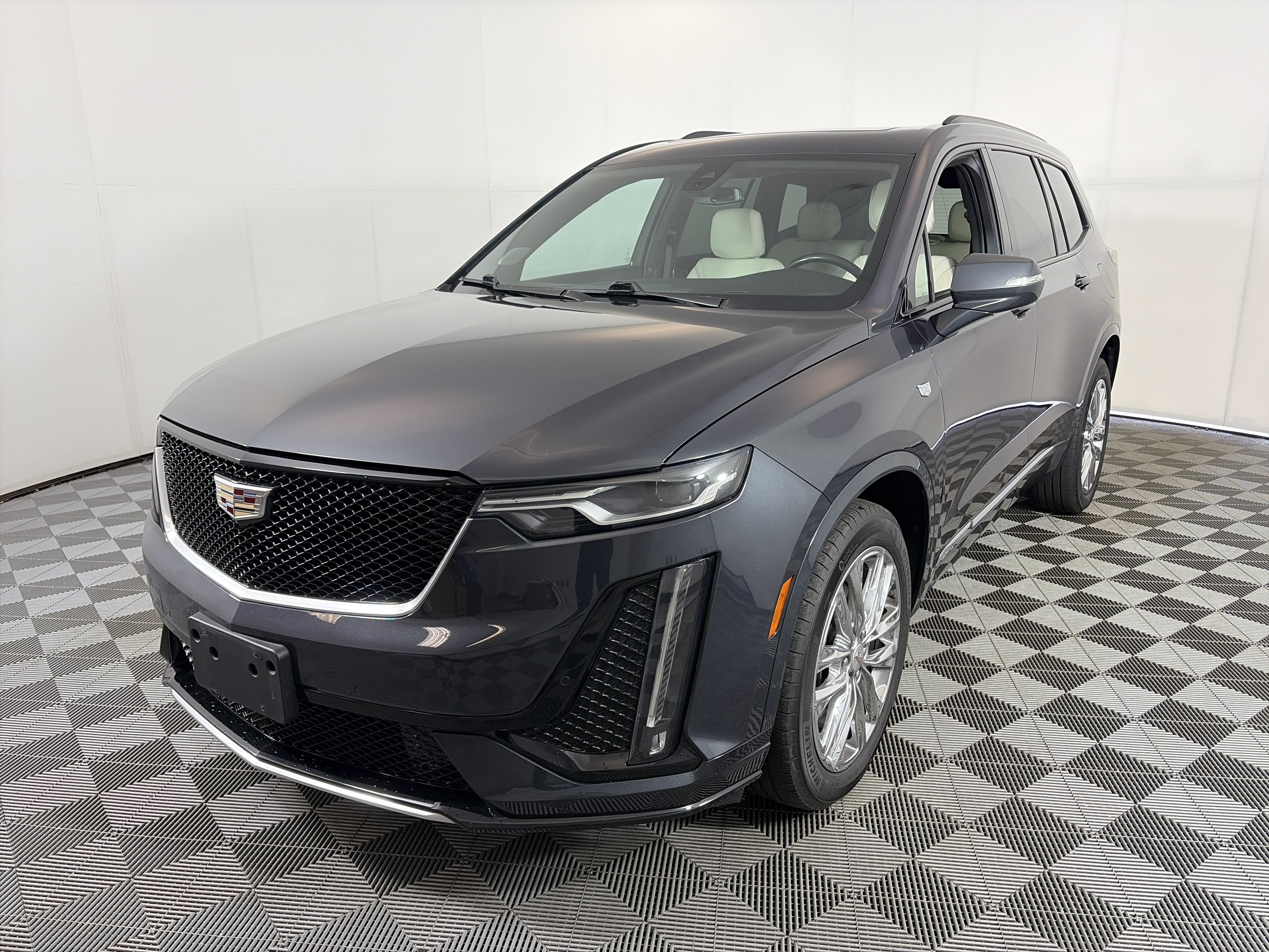 Used 2021 Cadillac XT6 Sport AWD/4WD image 2