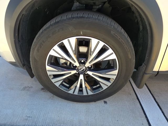 Used 2023 Nissan Rogue SV image 10