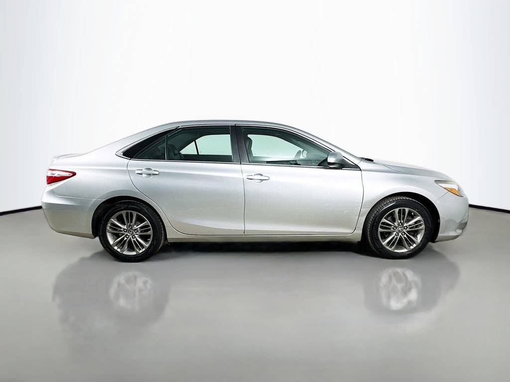 Used 2016 Toyota Camry SE w/ Moonroof Package FWD image 9
