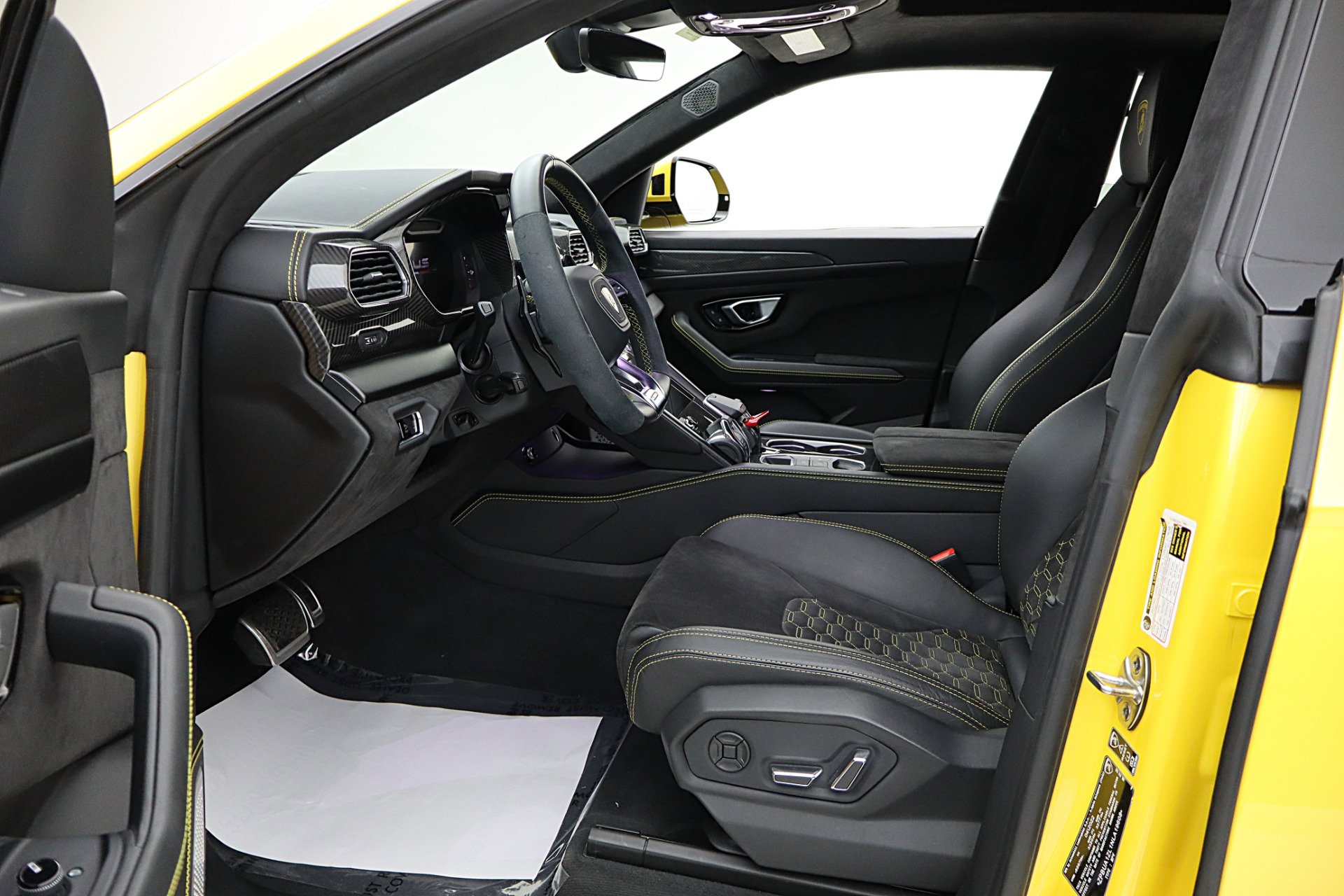 Used 2022 Lamborghini Urus image 41