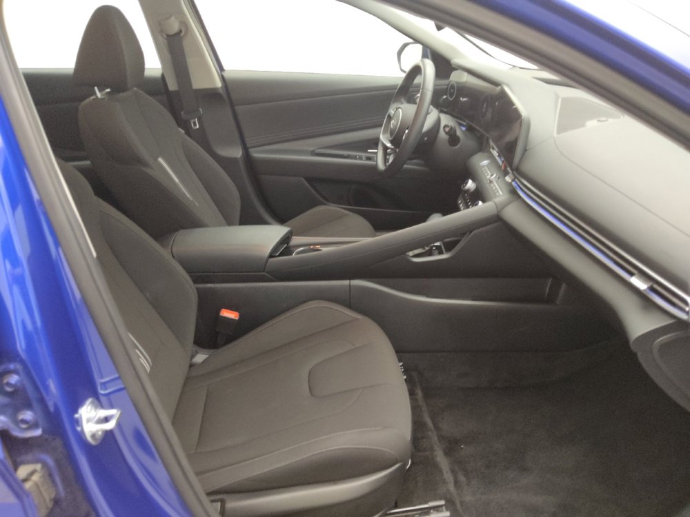 Used 2025 Hyundai Elantra SEL image 21