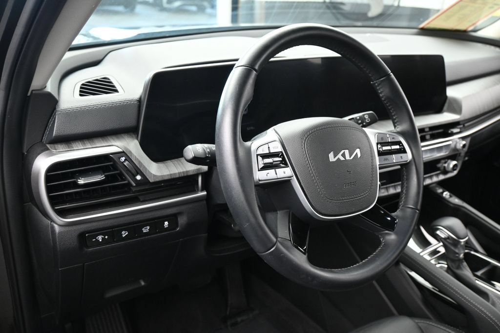 Used 2025 Kia Telluride EX w/ EX Captain's Chair Package FWD image 15