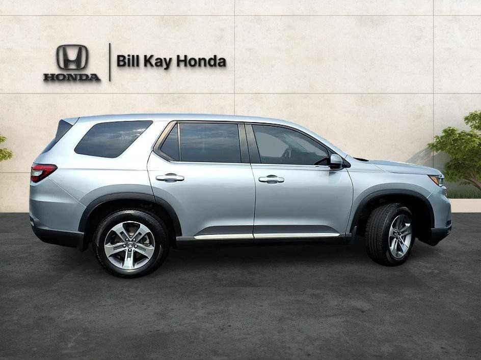 Used 2025 Honda Pilot EX-L image 2