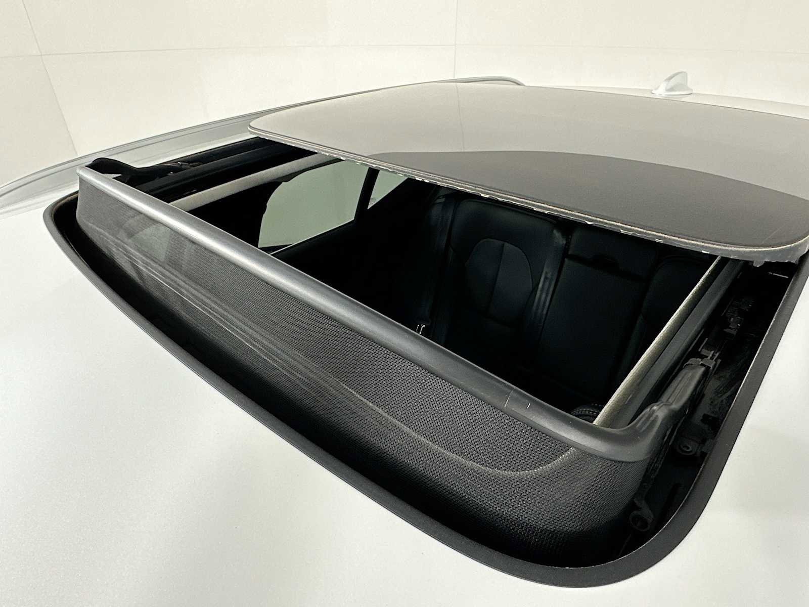 Certified 2025 Volvo XC40 B5 Core w/ Protection Package Premier image 19