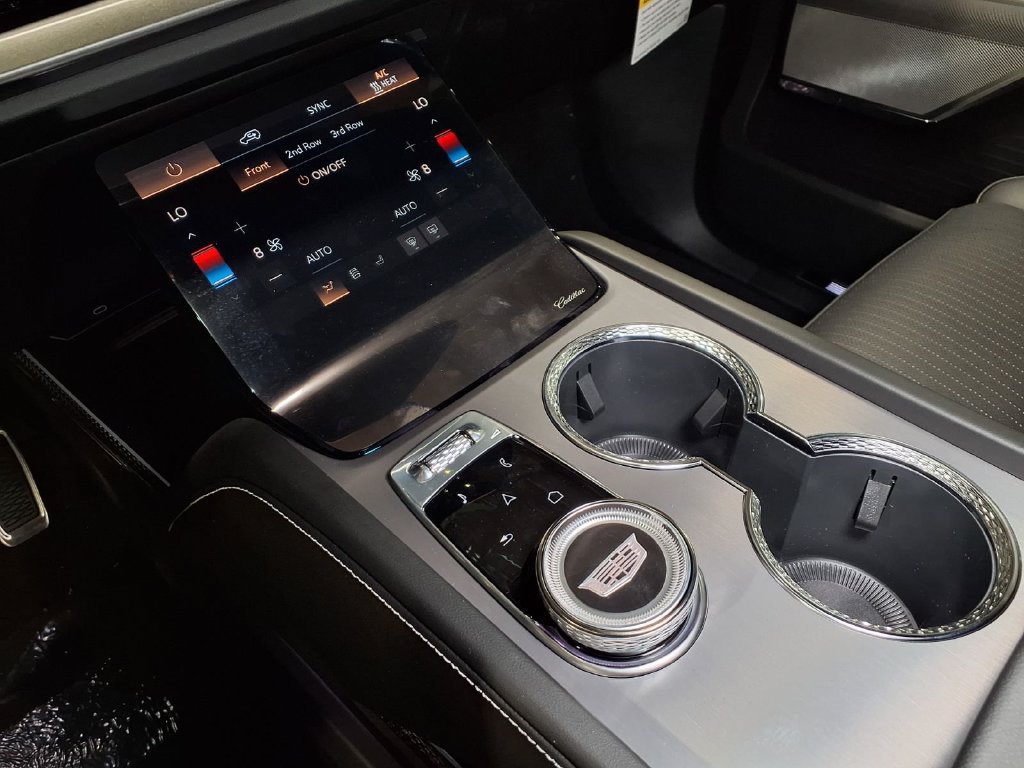 New 2027 Cadillac Vistiq Luxury AWD/4WD image 18