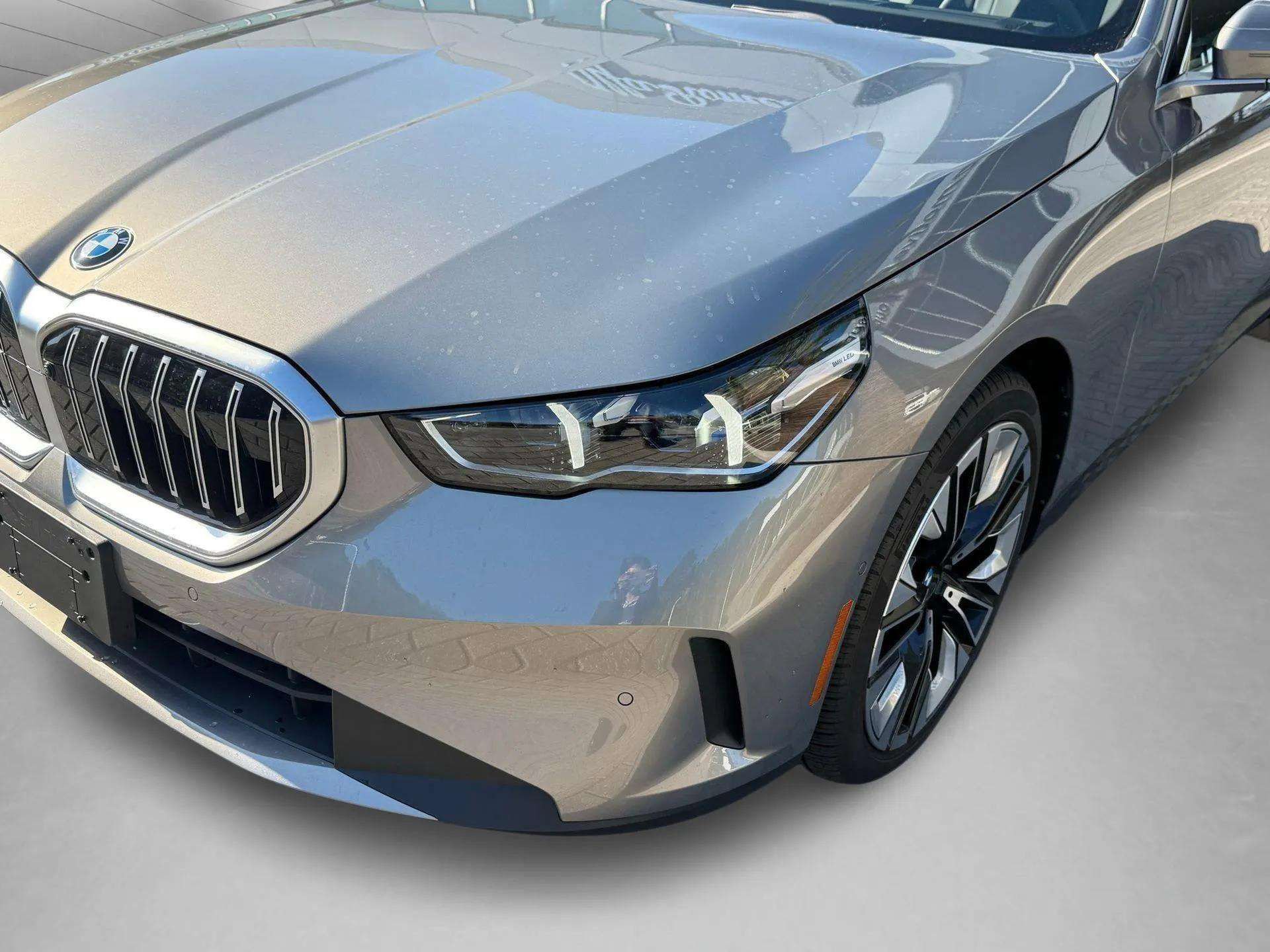 Used 2024 BMW 530i xDrive w/ Premium Package image 22