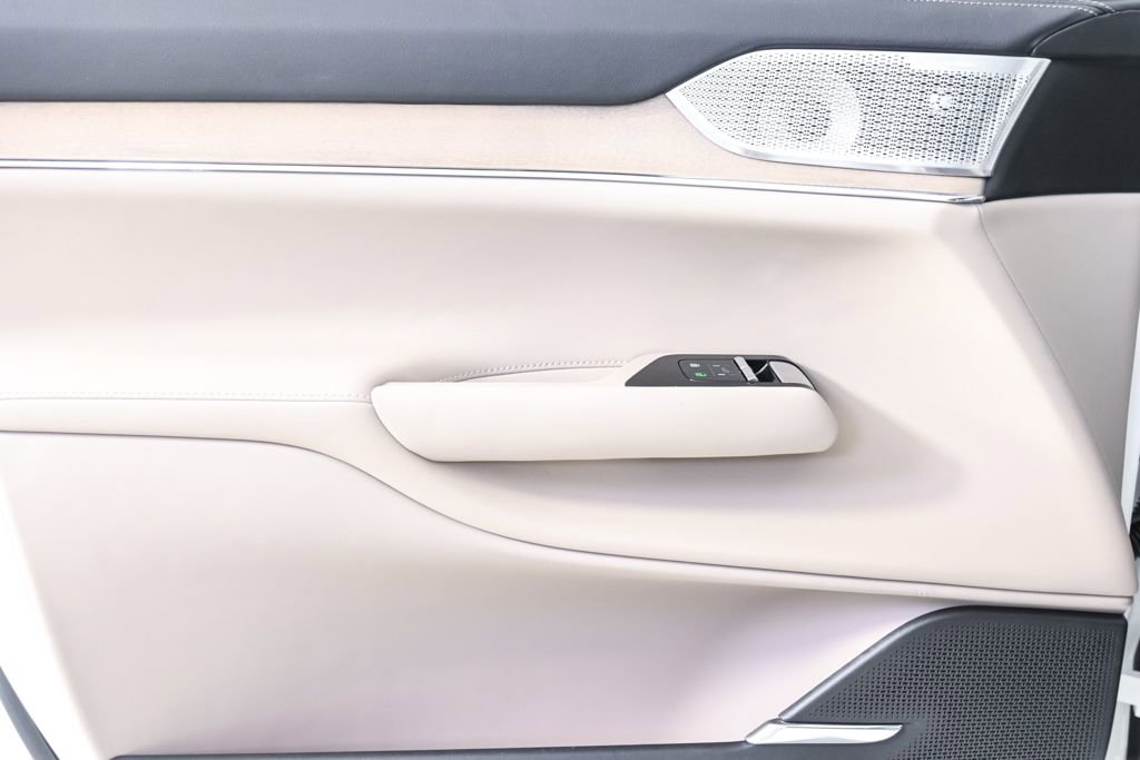 Certified 2025 Volvo EX90 Ultra image 8