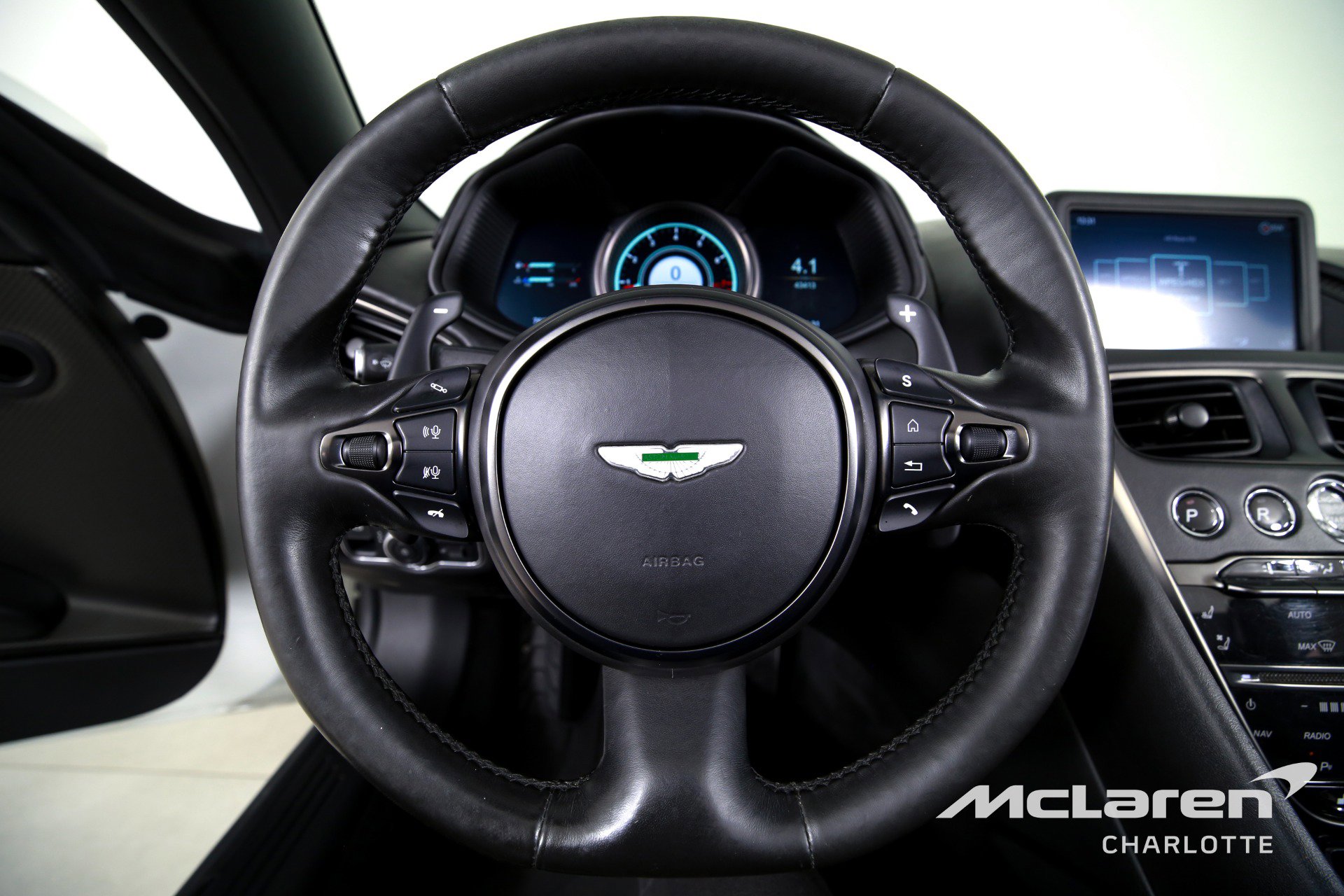 Used 2020 Aston Martin DB11 Volante RWD image 15