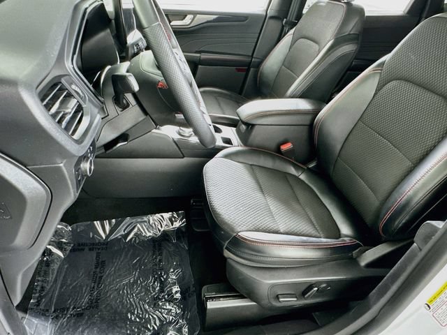 Used 2023 Ford Escape ST-Line w/ Tech Pack #1 FWD image 9