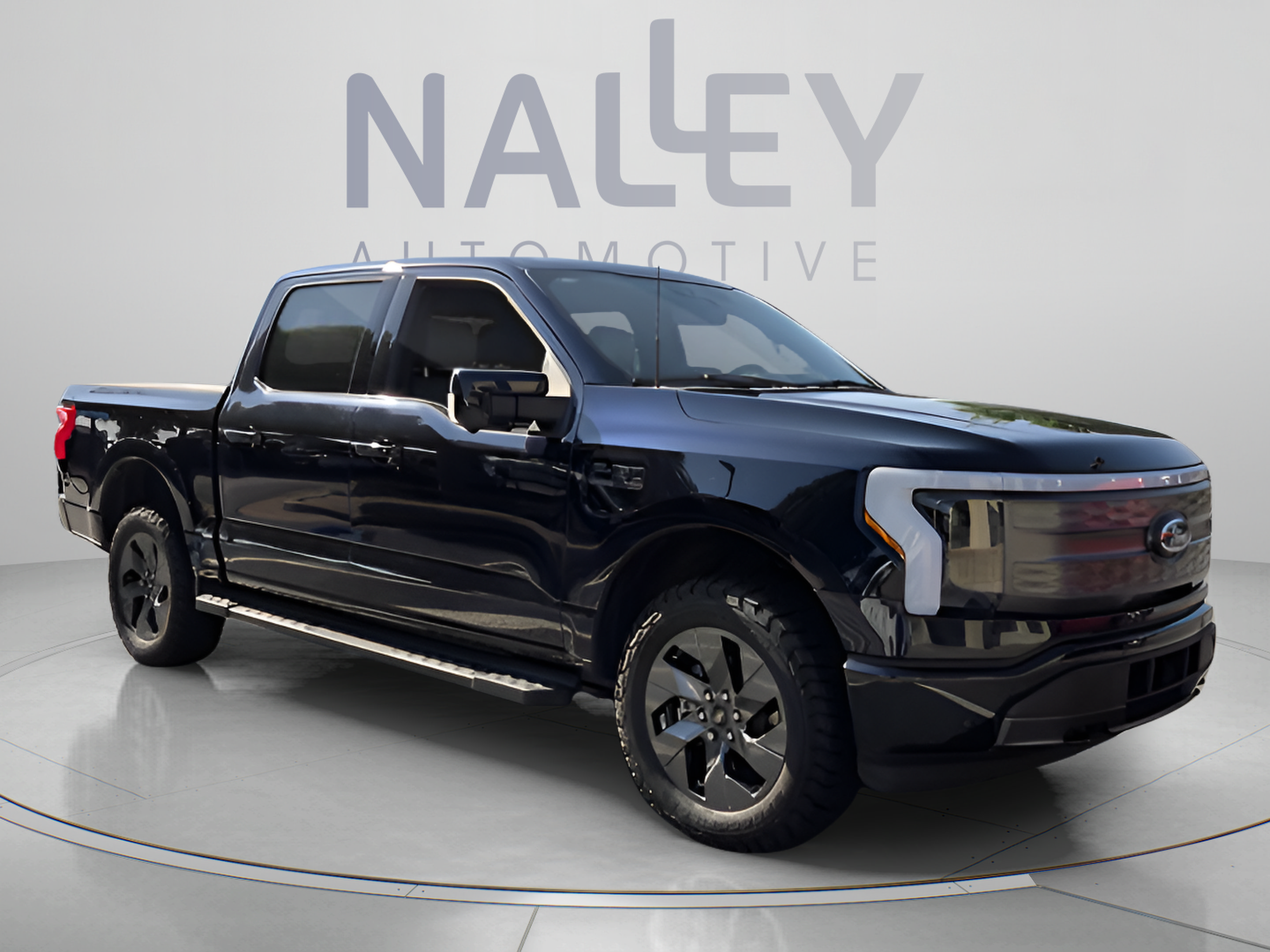 Used 2023 Ford F150 Lightning Lariat AWD/4WD image 7