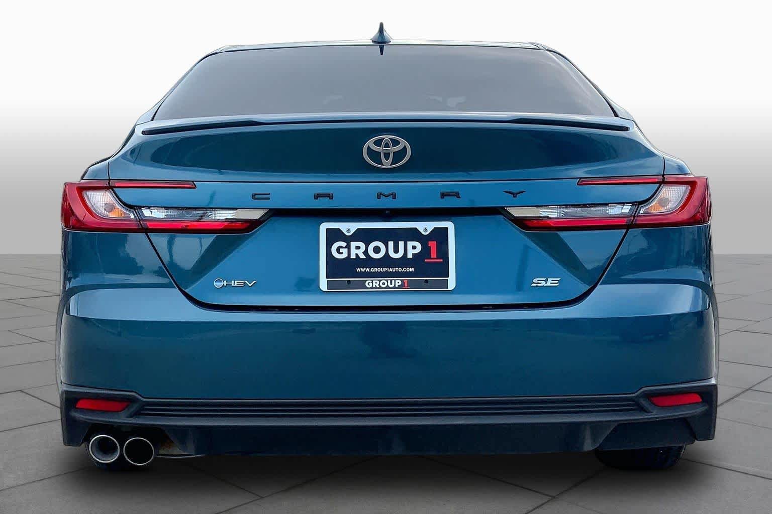 Used 2025 Toyota Camry SE FWD image 8