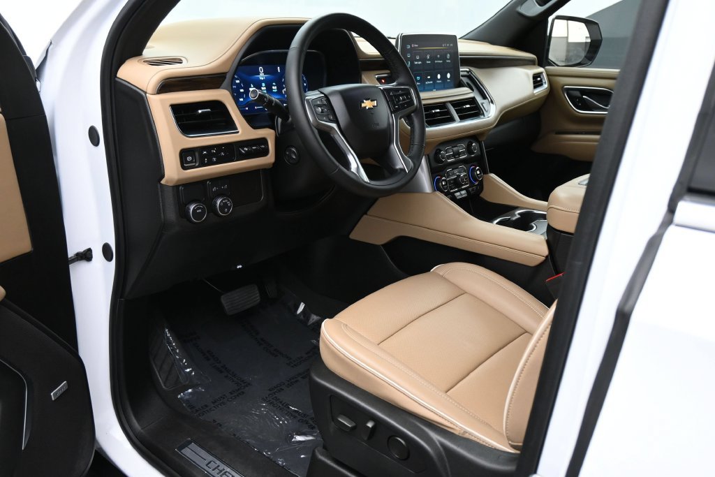 Used 2024 Chevrolet Tahoe Premier RWD image 2