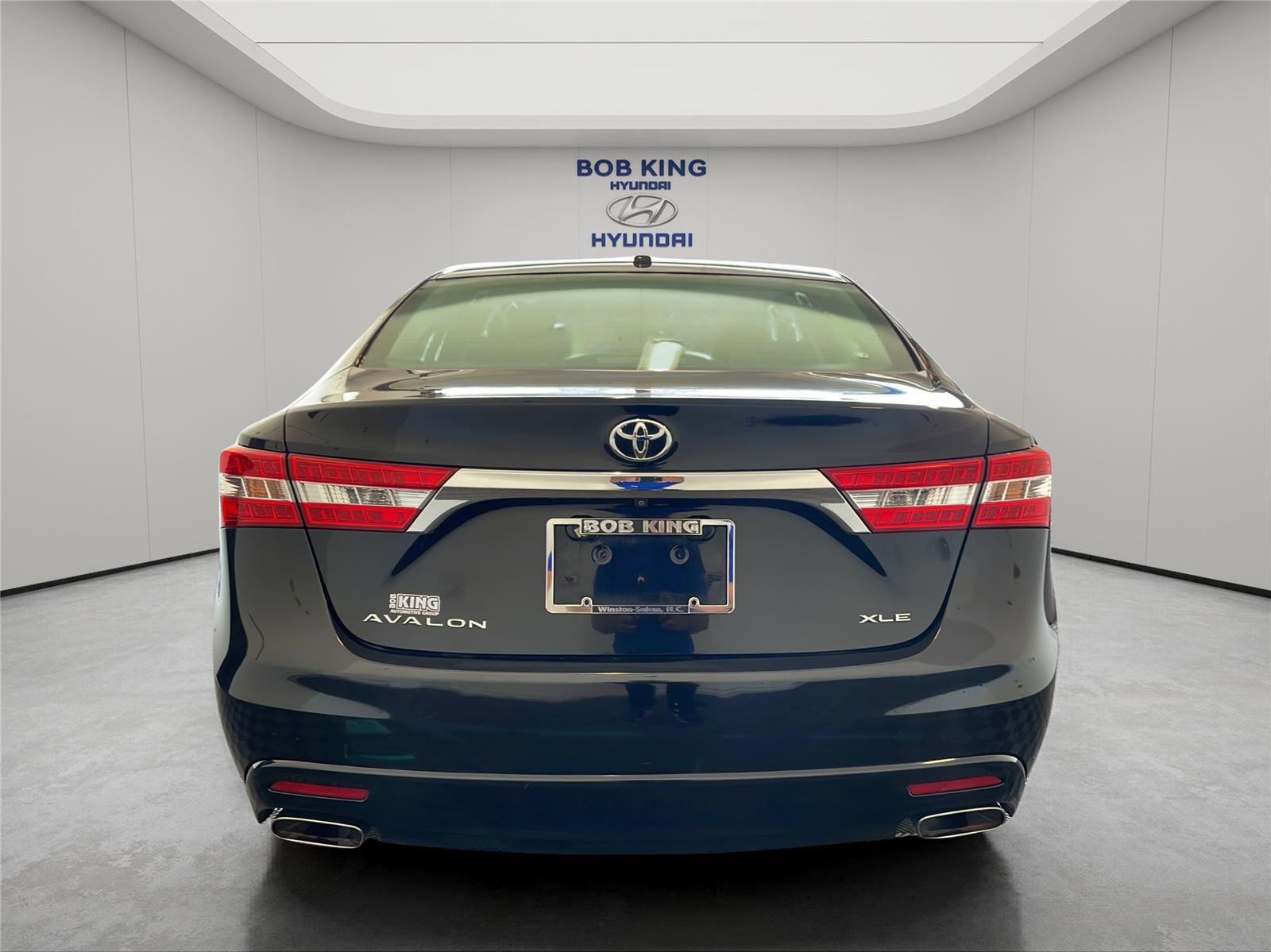 Used 2013 Toyota Avalon XLE Touring FWD image 4