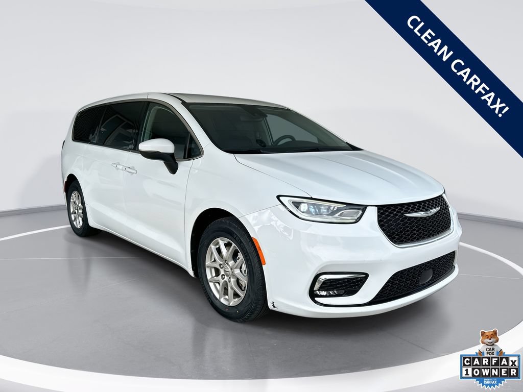 Used 2023 Chrysler Pacifica Touring-L FWD image 49