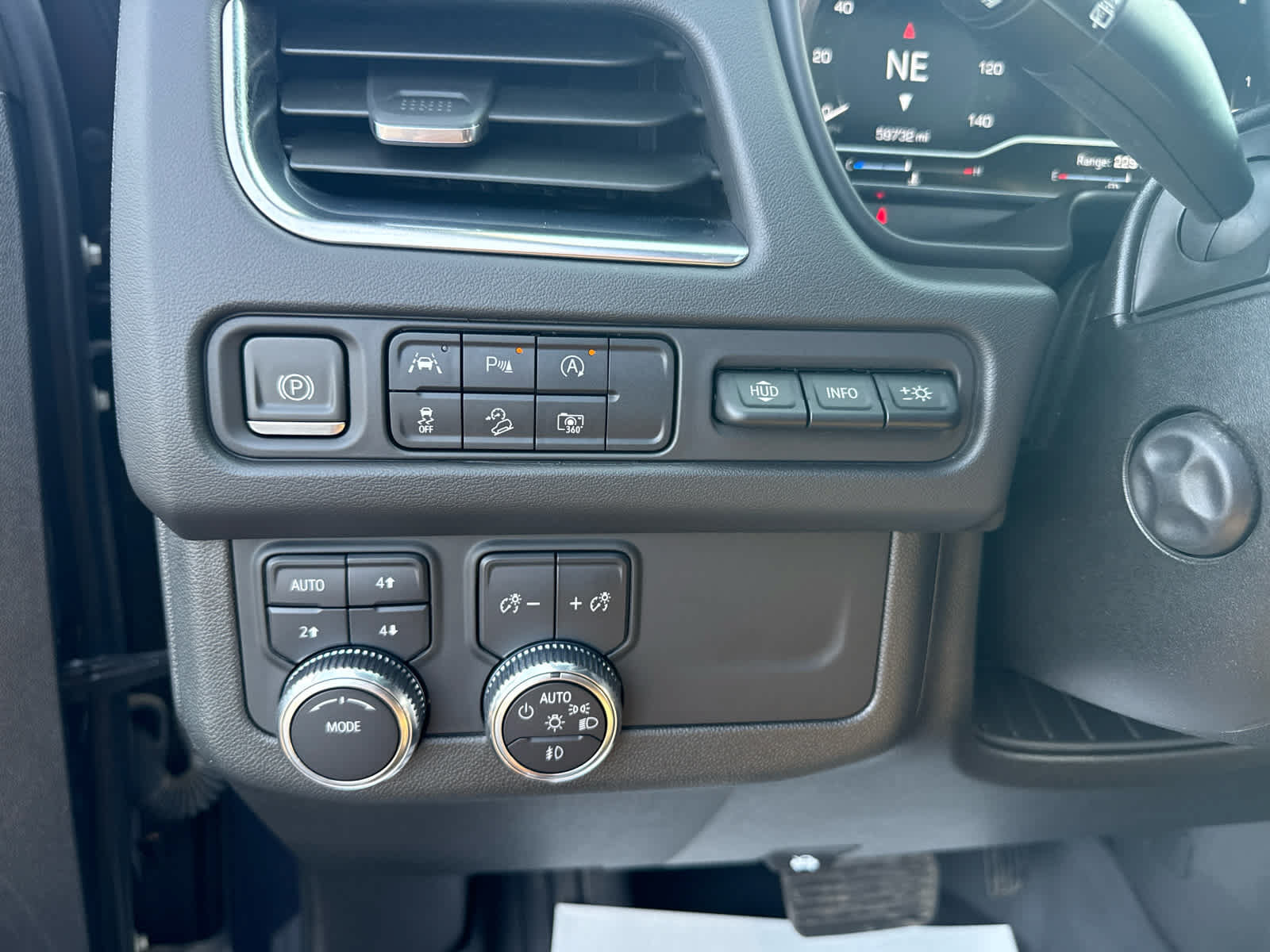 Certified 2024 GMC Yukon AT4 w/ Technology Package AWD/4WD image 15