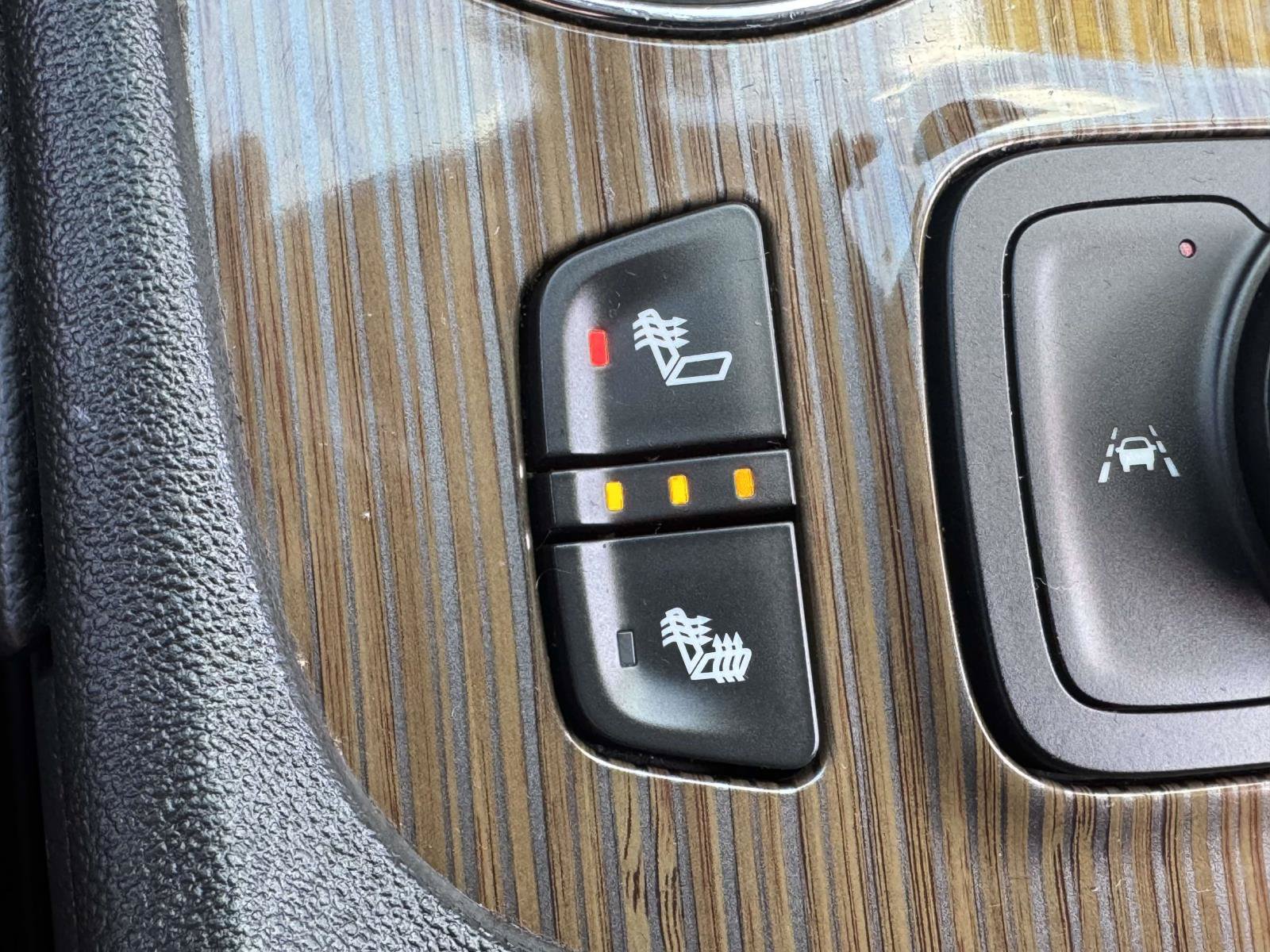 Used 2023 GMC Acadia SLE w/ Driver Convenience Package FWD image 35