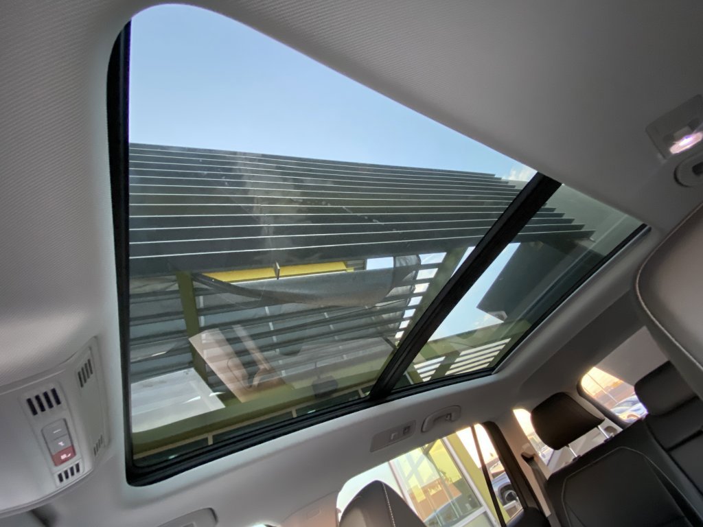 Used 2023 Volkswagen Tiguan SE w/ Panoramic Sunroof Package image 40