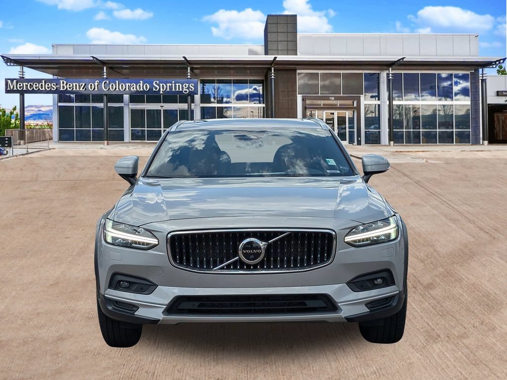 Used 2023 Volvo V90 B6 Cross Country Ultimate AWD/4WD image 2