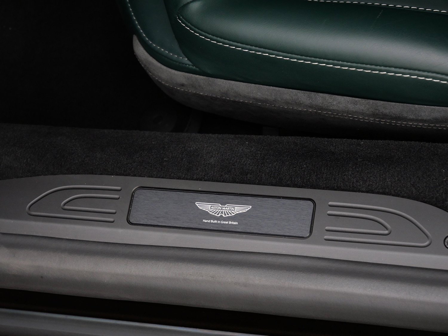 Used 2025 Aston Martin V8 Vantage Coupe image 22