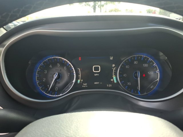 Certified 2025 Chrysler Pacifica Select FWD image 19