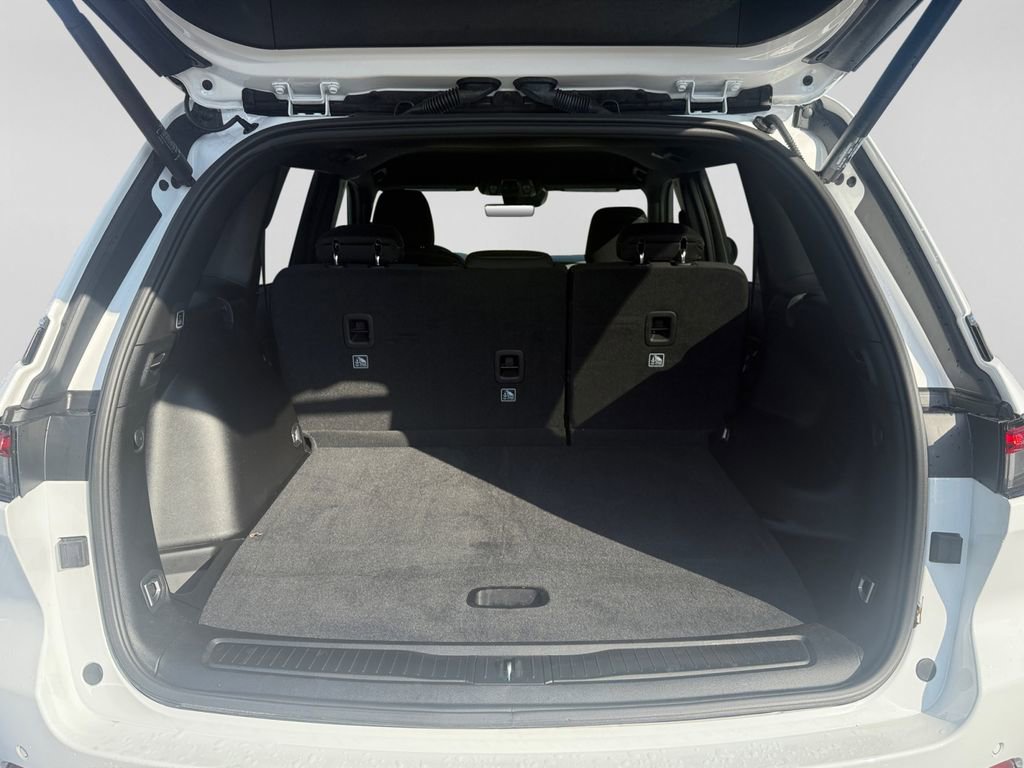 Used 2025 Jeep Grand Cherokee Laredo w/ Luxury Tech Group I image 17