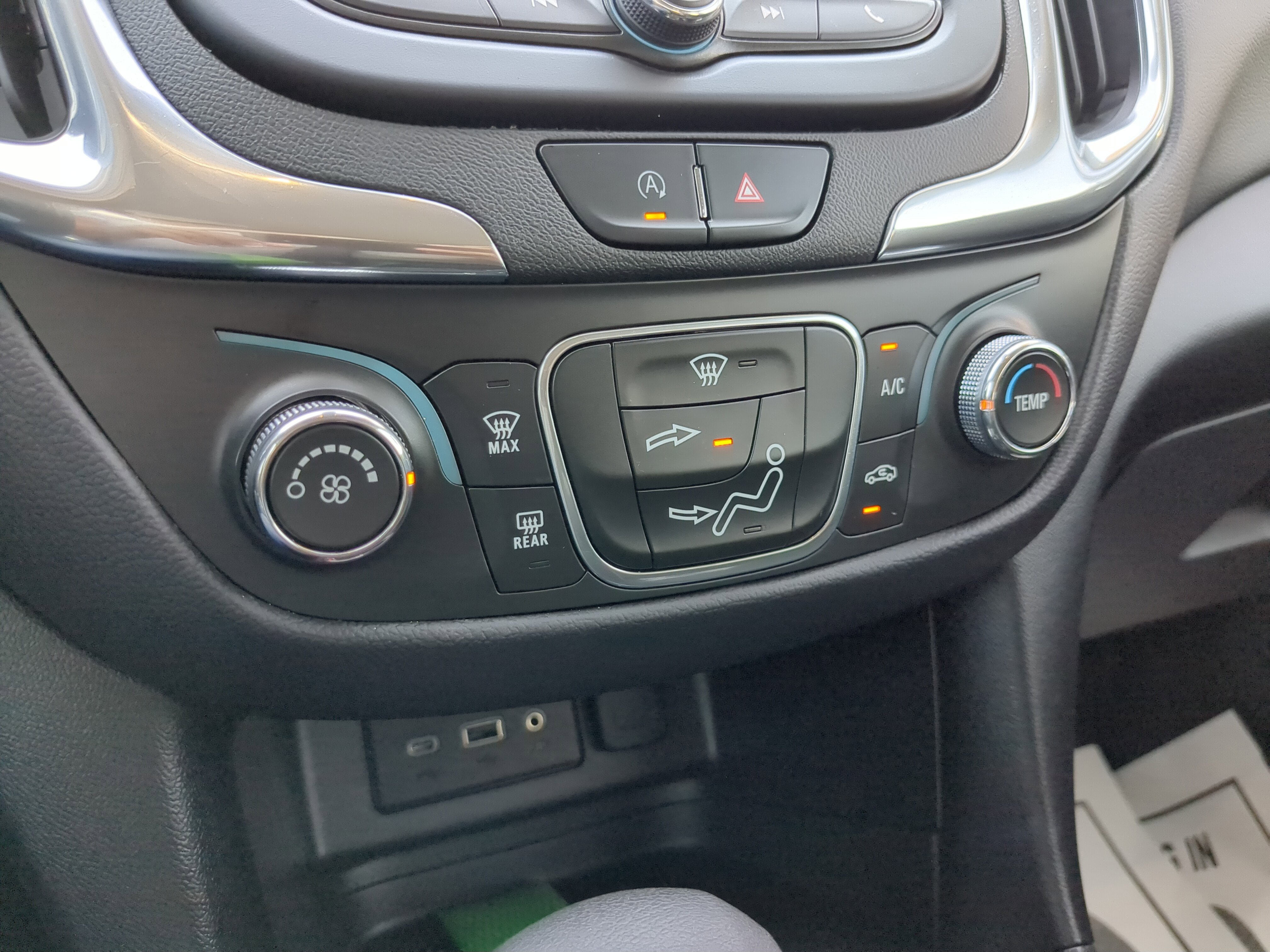 Used 2023 Chevrolet Equinox LT image 26