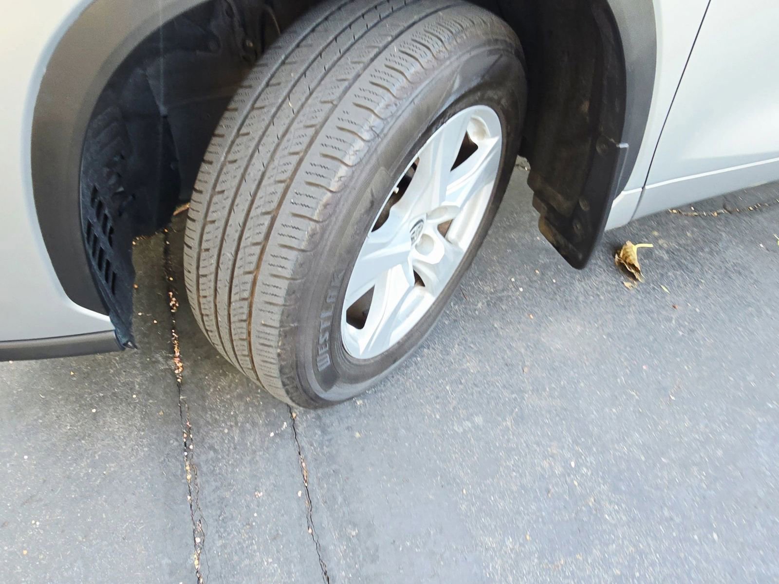 Used 2020 Toyota Highlander LE FWD image 52