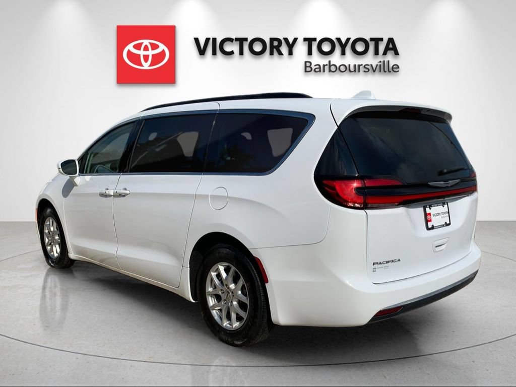Used 2022 Chrysler Pacifica Touring-L FWD image 3