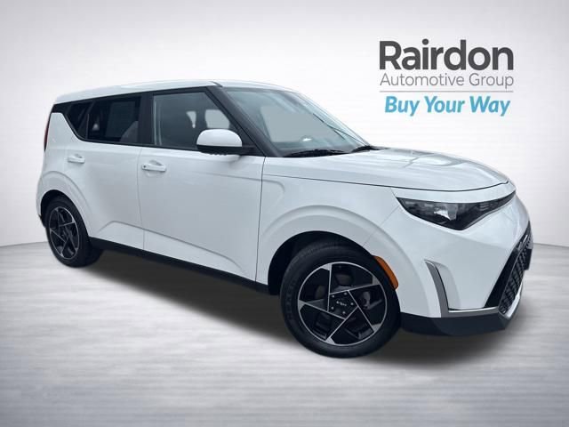 Used 2023 Kia Soul EX image 1